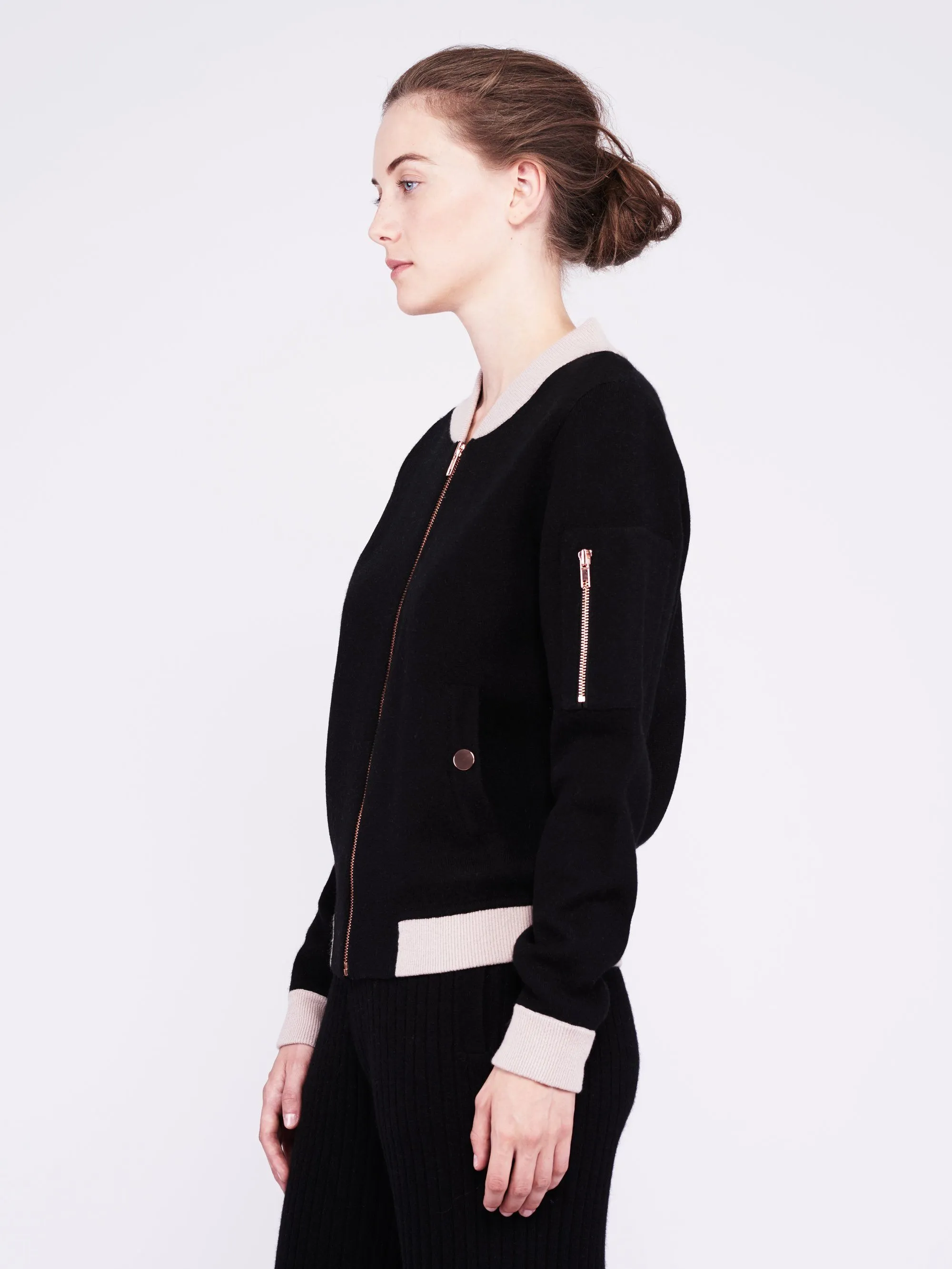 Globe-Trotter Two-Tone Cashmere Bomber - Black x Dusty Pink