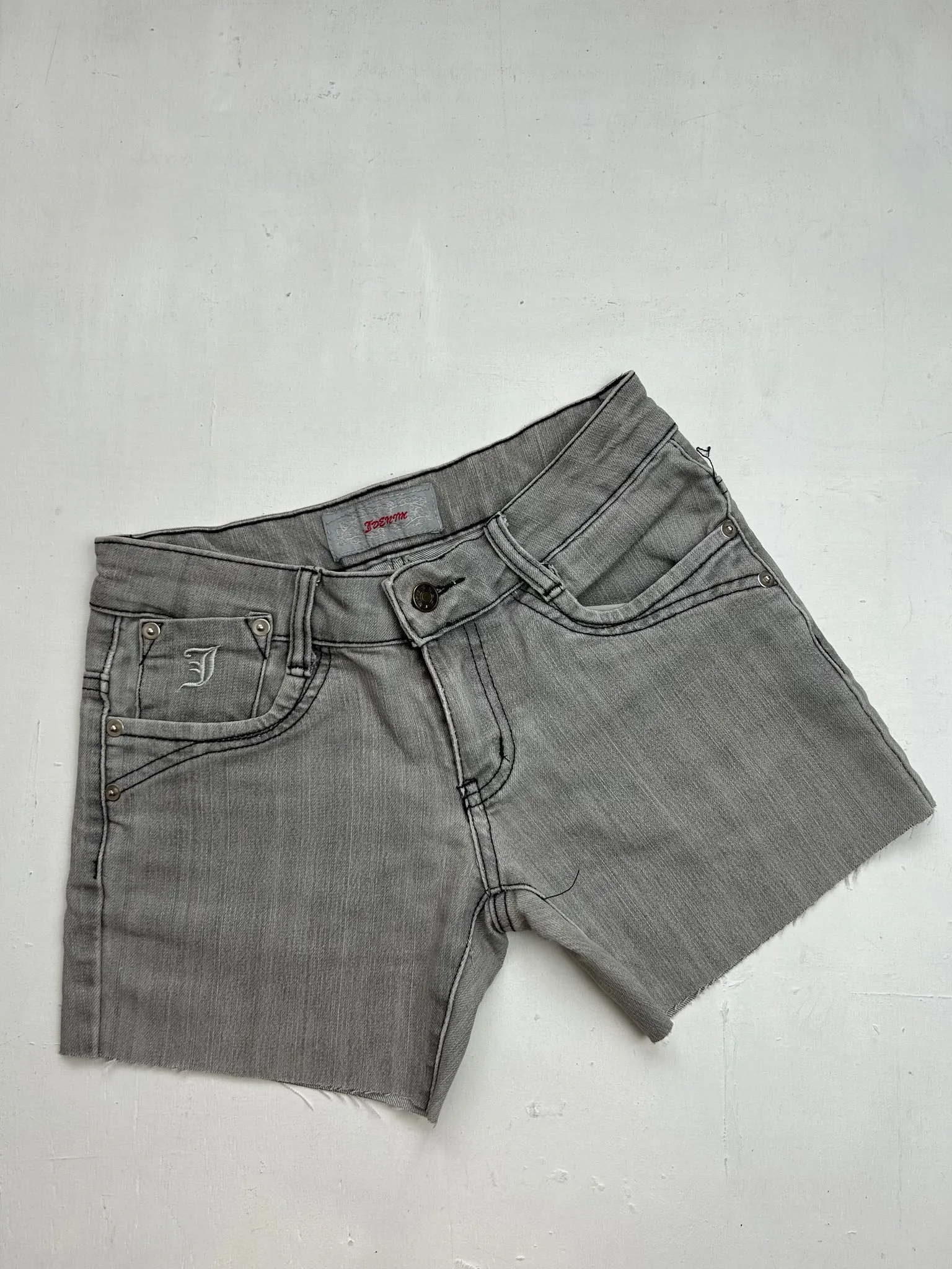 Grey denim graphic print low rise mini short (XS)