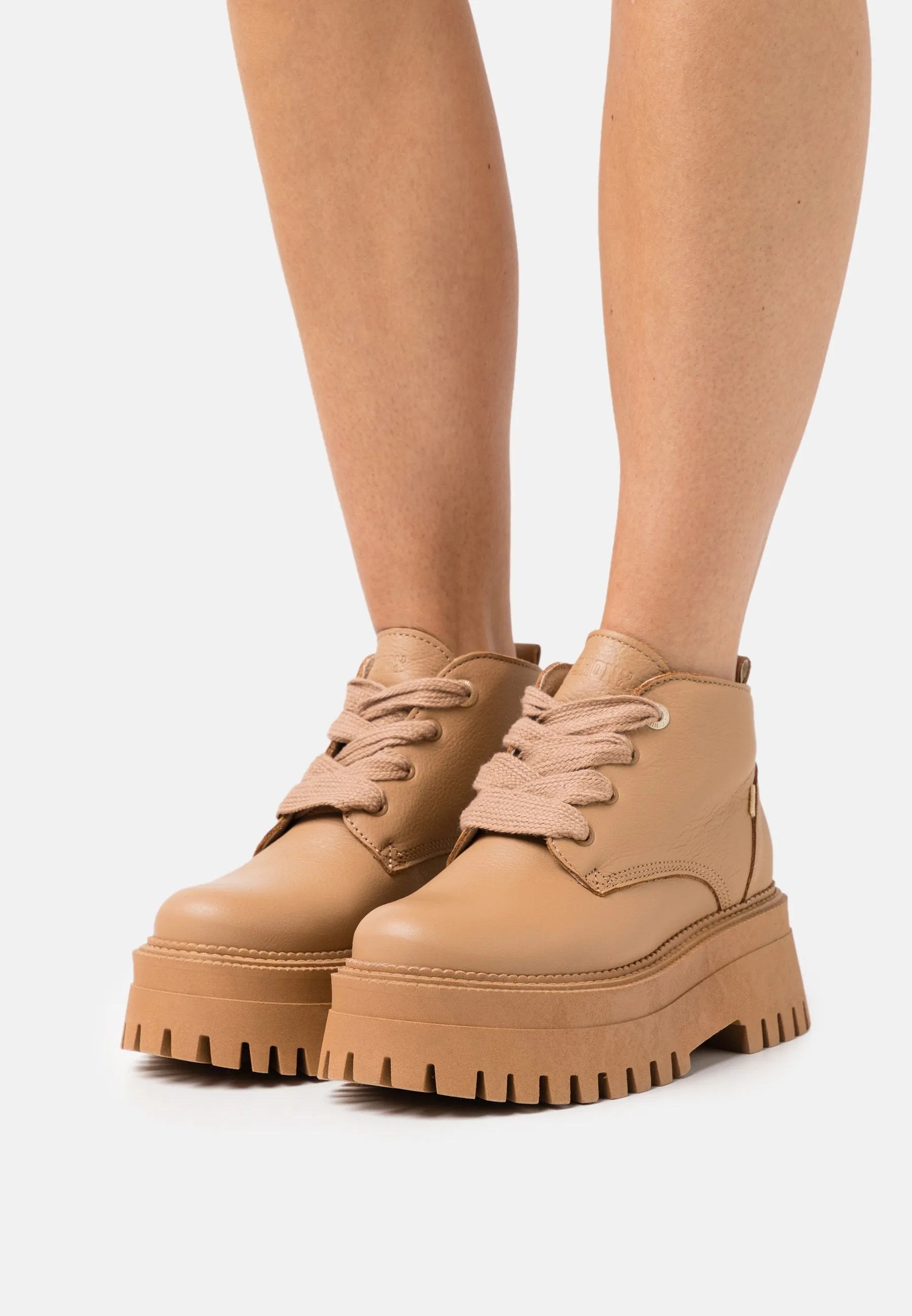 Groovy Chunks Laces Dark Camel Low Boots