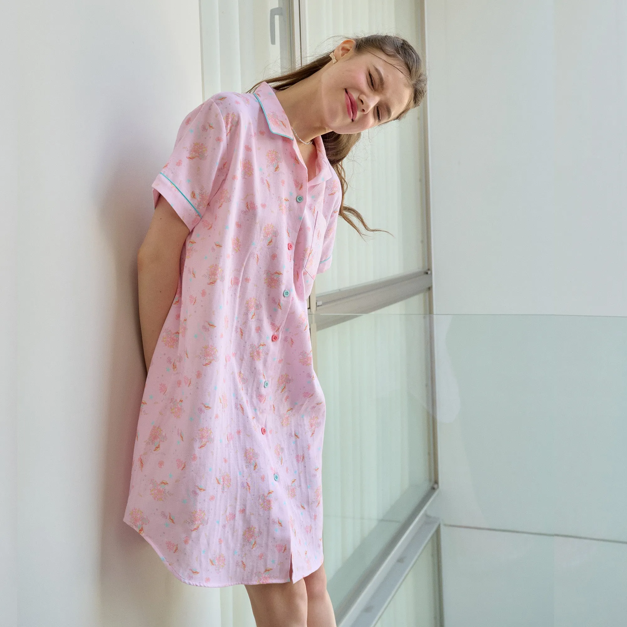 Wacoal x Santa Monica Collection Long shirt ชุดนอนแบบกระโปรง พิมพ์ลาย Sweet Coral รุ่น WN8G01