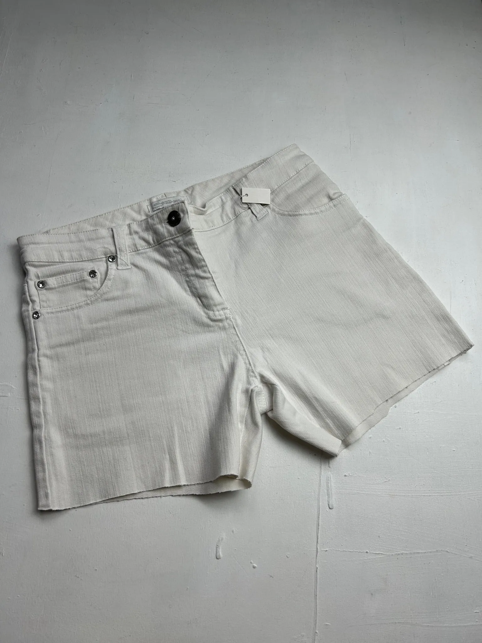 White denim mid rise mini short (S)